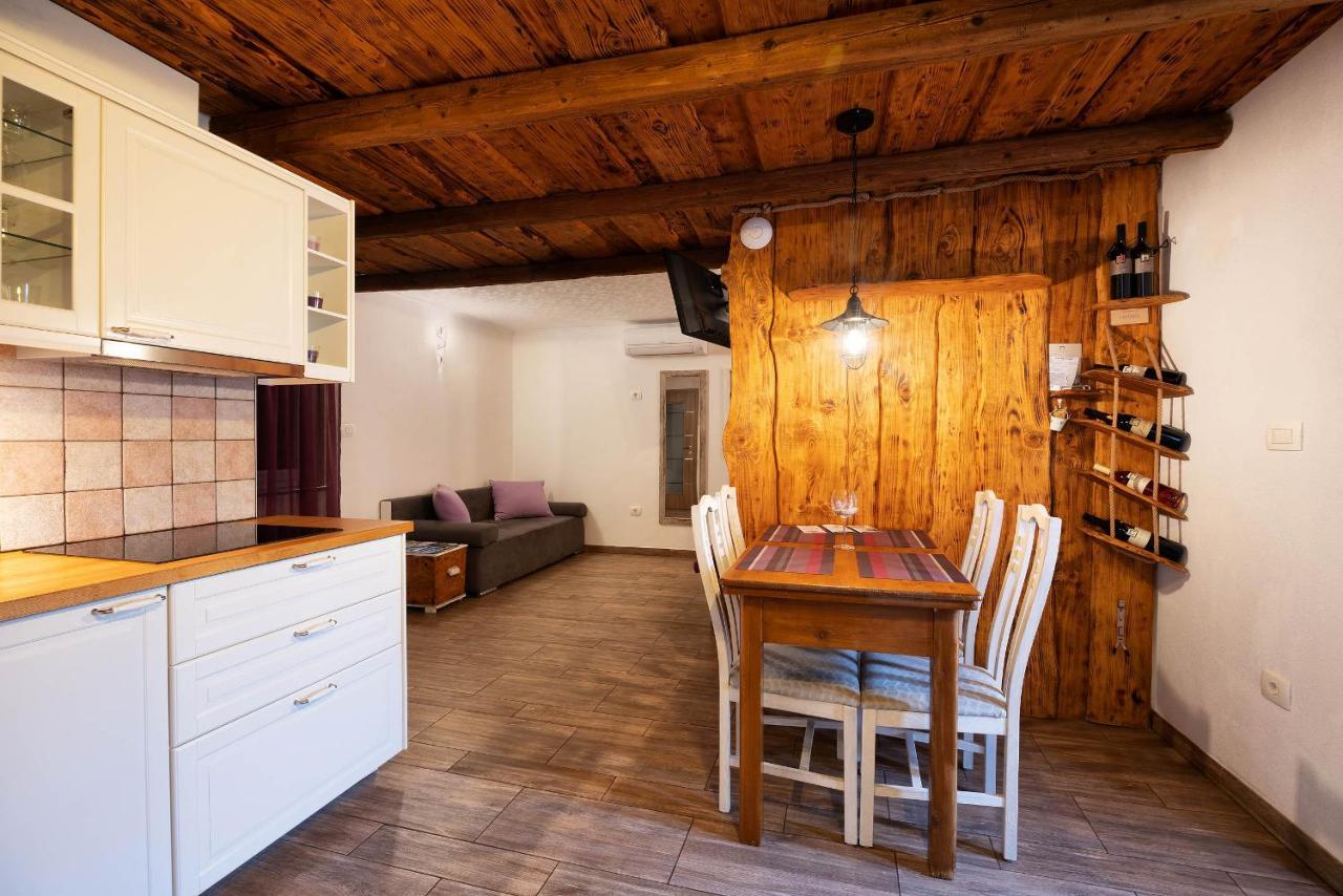 Touristfarm - Apartments "Red Fairytale" Marezige Exterior photo