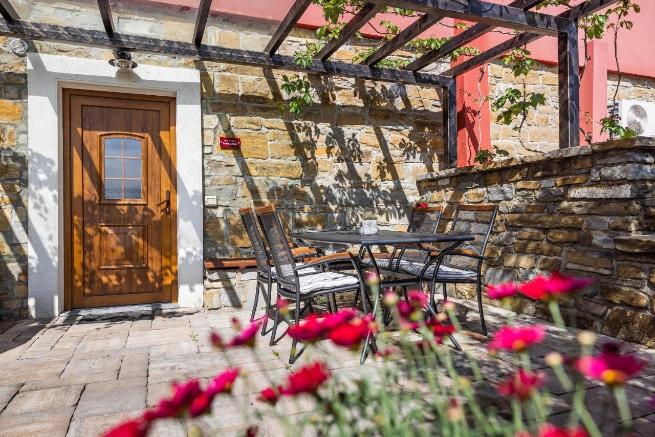 Touristfarm - Apartments "Red Fairytale" Marezige Exterior photo